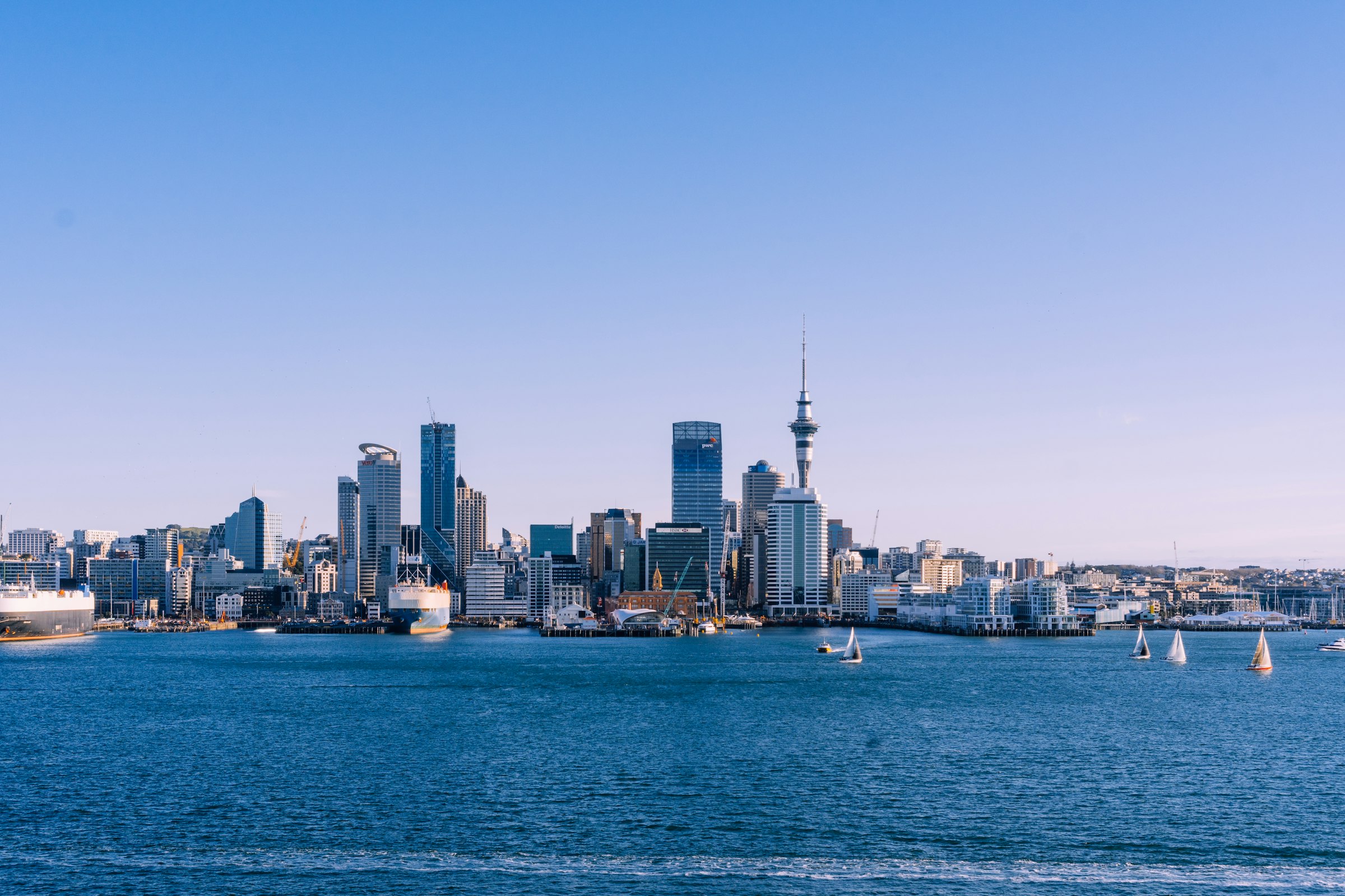 The city across the Waitematā from the North Shore. The course crosses to it by the bridge and spends its second half on this waterfront. Photograph: Sulthan Auliya, Unsplash.