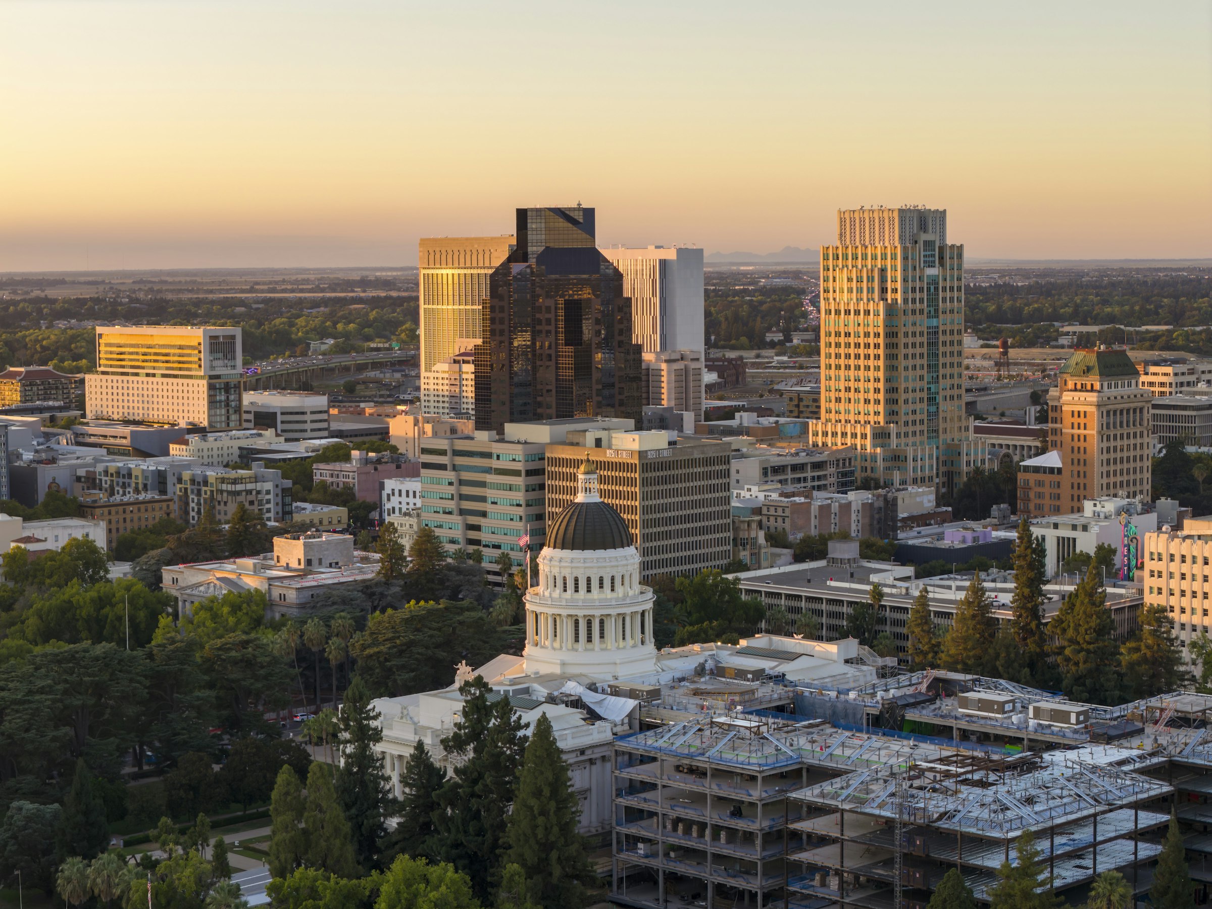 Downtown Sacramento at sunset, with the Capitol dome below the towers. The course comes in from the east on L Street and turns down to Capitol Mall to finish. Photograph: Leo_Visions, Unsplash.