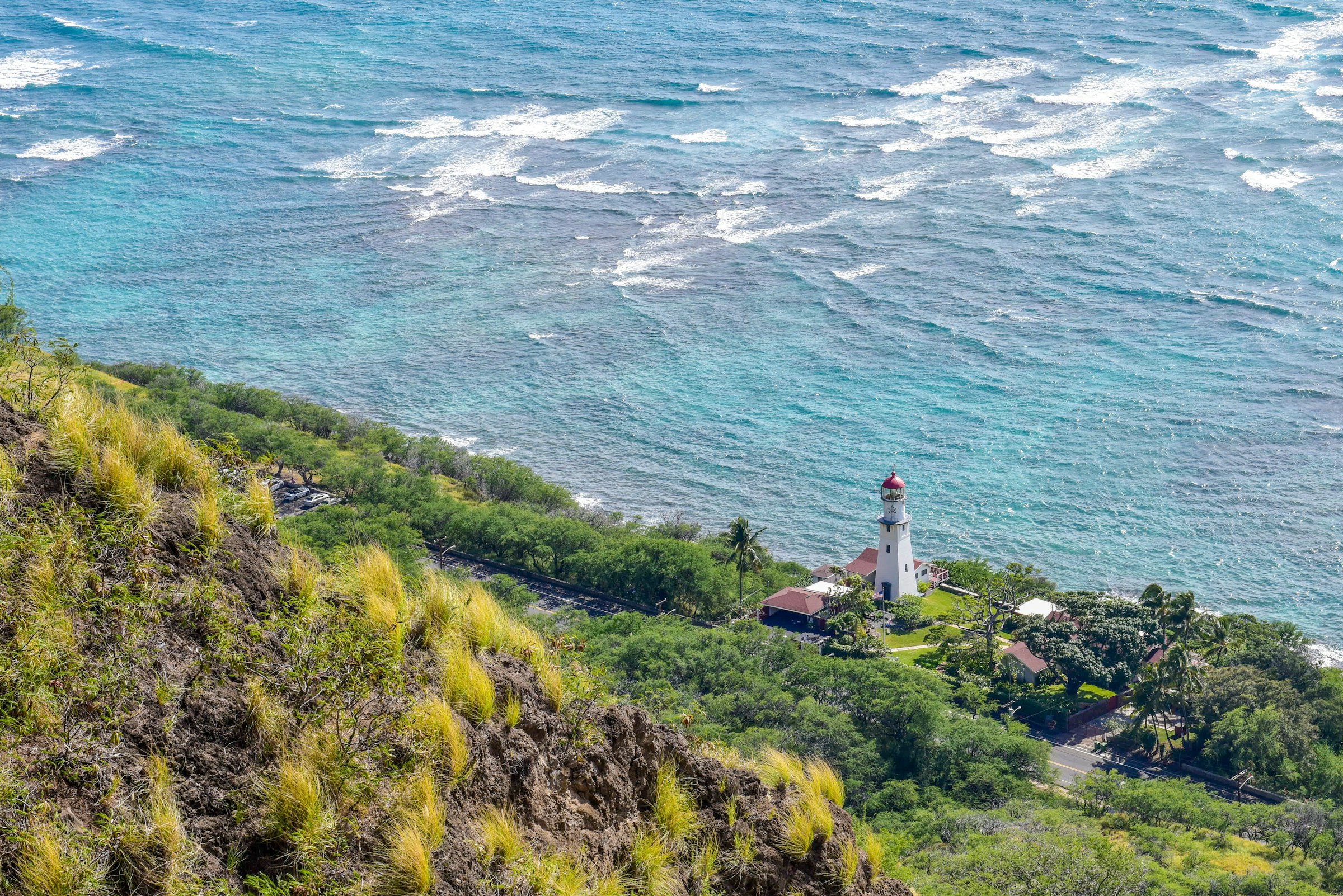 Diamond Head lighthouse, beside the road round the crater. The course passes it climbing at about 12.5 km and descending at 40.4 km. Photograph: Zetong Li, Unsplash.