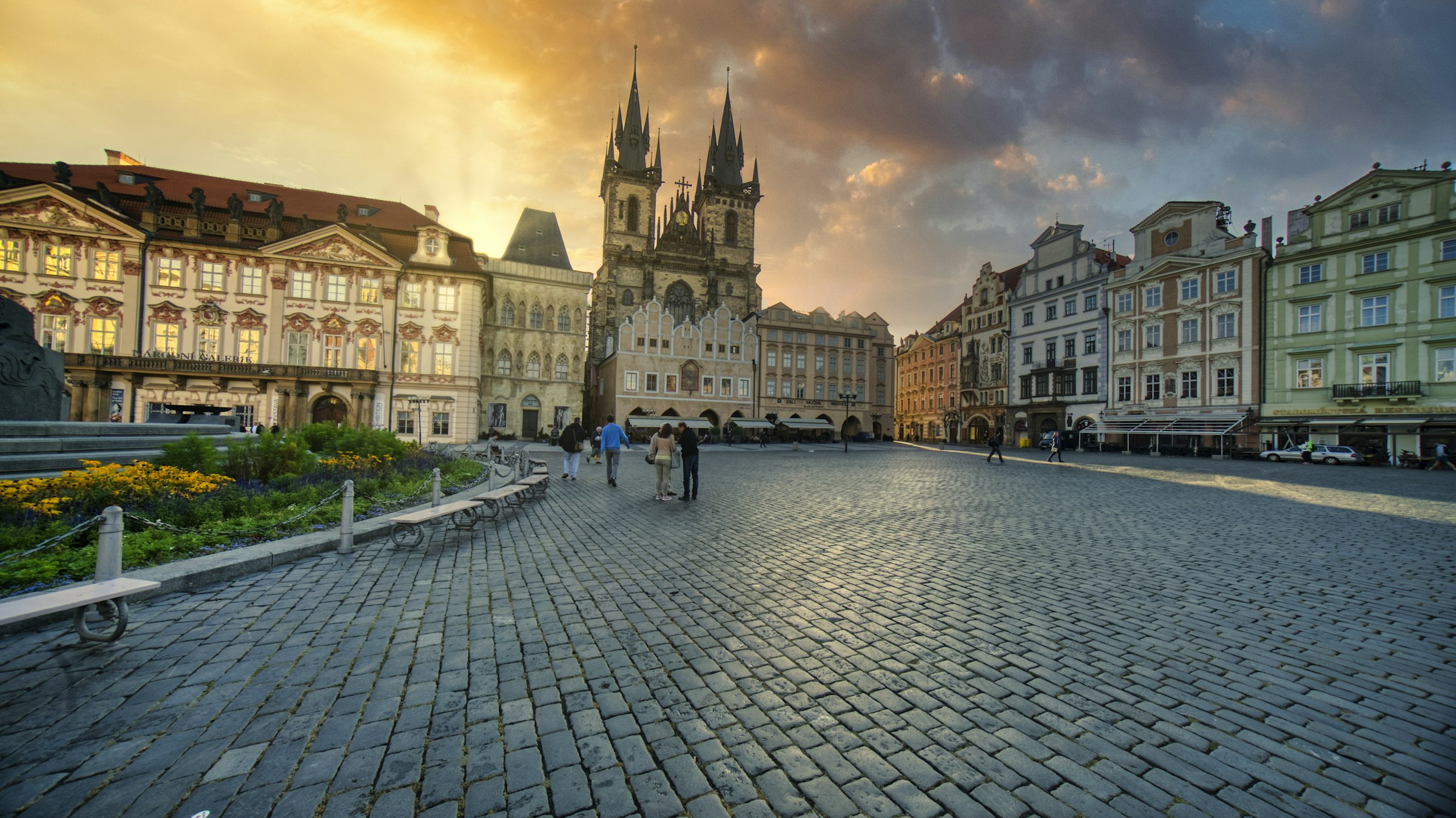 Old Town Square and the Týn Church, where the race starts and finishes. The course comes back through it at about 12.8 km. Photograph: ian kelsall, Unsplash.