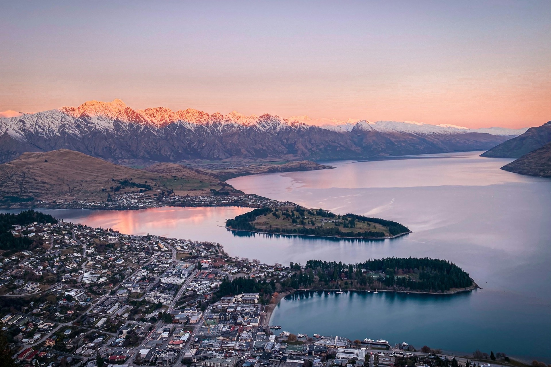 Queenstown and Lake Wakatipu from the air; the course finishes on the waterfront. Photograph: Peter Luo, Unsplash.