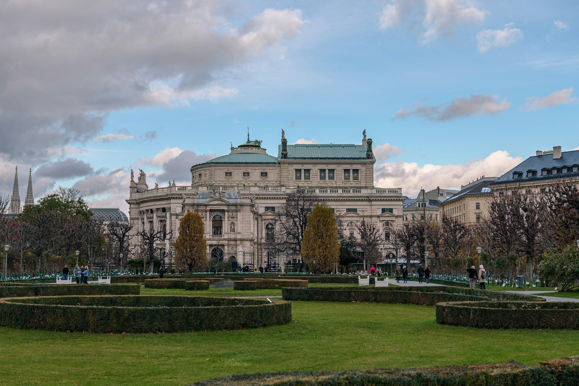 The Burgtheater from the Volksgarten. The finish is on the Ring in front of it. Photograph: Mathis Mauprivez, Unsplash.